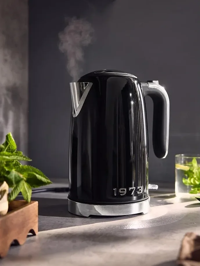 Електрочайник SilverCrest SWKR 3100 C4 · Чорний
